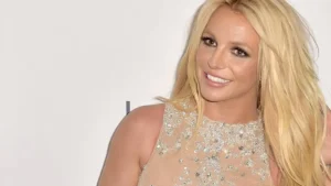 Britney Spears sends topless honeymoon greetings